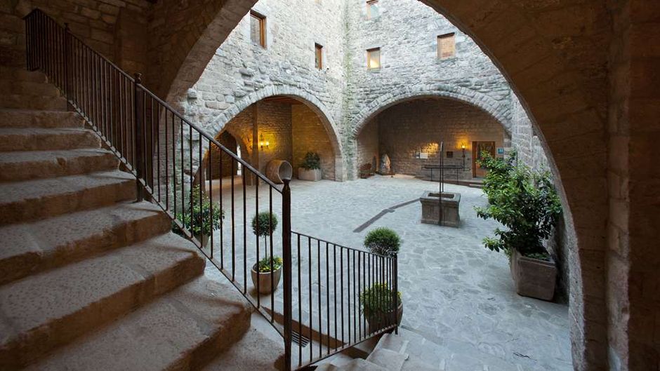 Parador de Cardona Lobby
