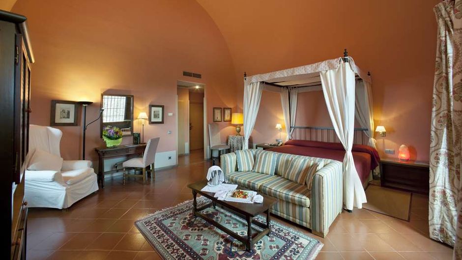 Parador de Cardona Suite