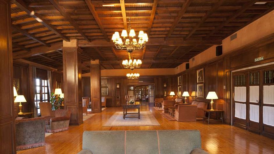 Parador de Cervera de Pisuerga Lobby