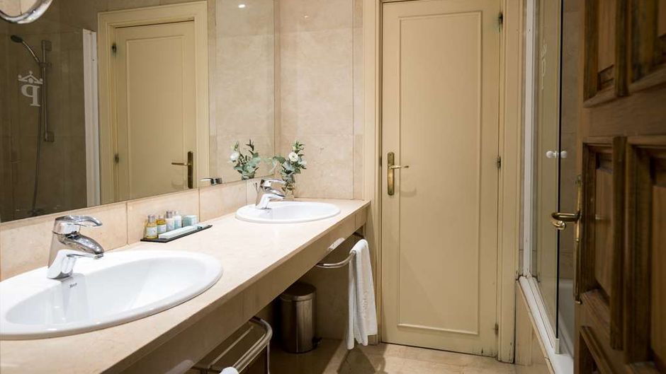 Parador de Cordoba Room
