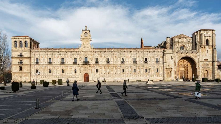 Parador de Leon Exterior