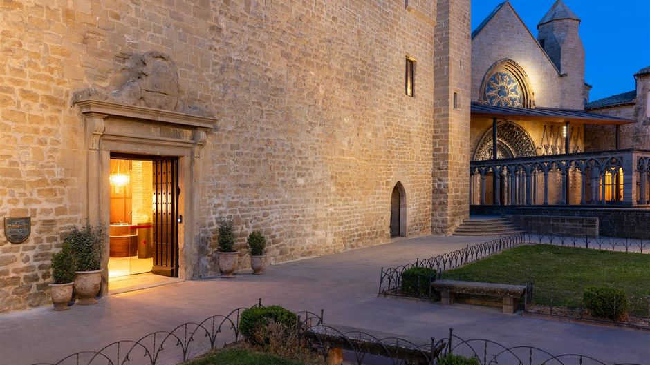 Parador de Olite Exterior