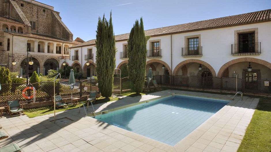 Parador de Plasencia Pool