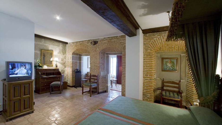 Parador de Plasencia Suite