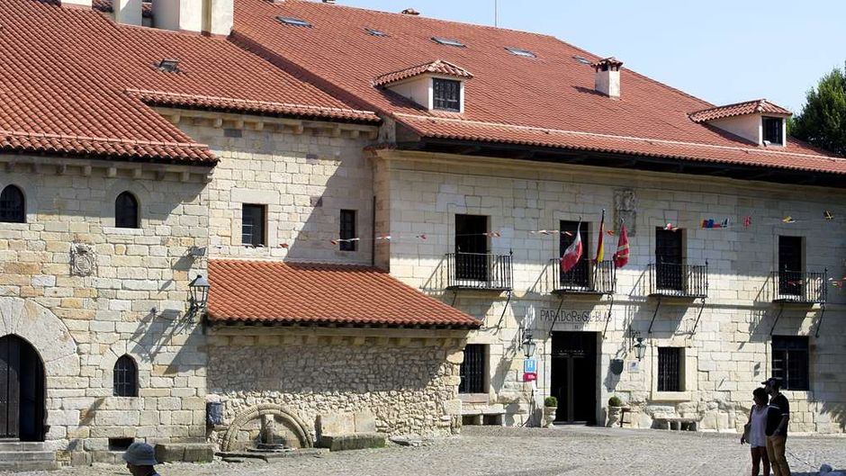 Parador de Santillana Gil Blas Exterior