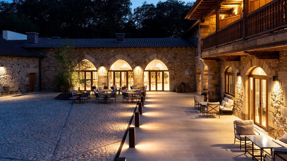 Parador de Santillana Exterior