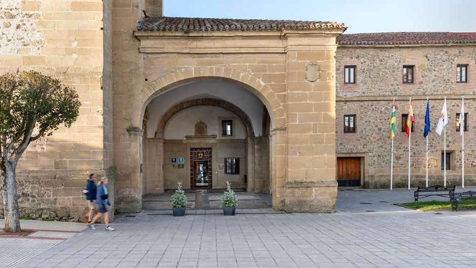 Parador de Sto Domingo Bernardo Fresneda Exterior
