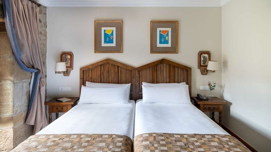 Parador de Sto Domingo Bernardo Fresneda Room