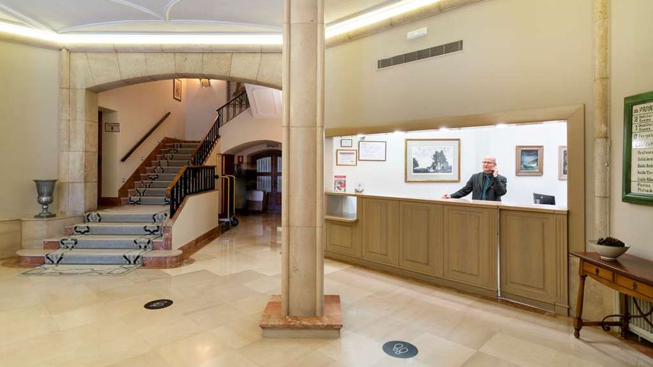 Parador de Teruel Lobby