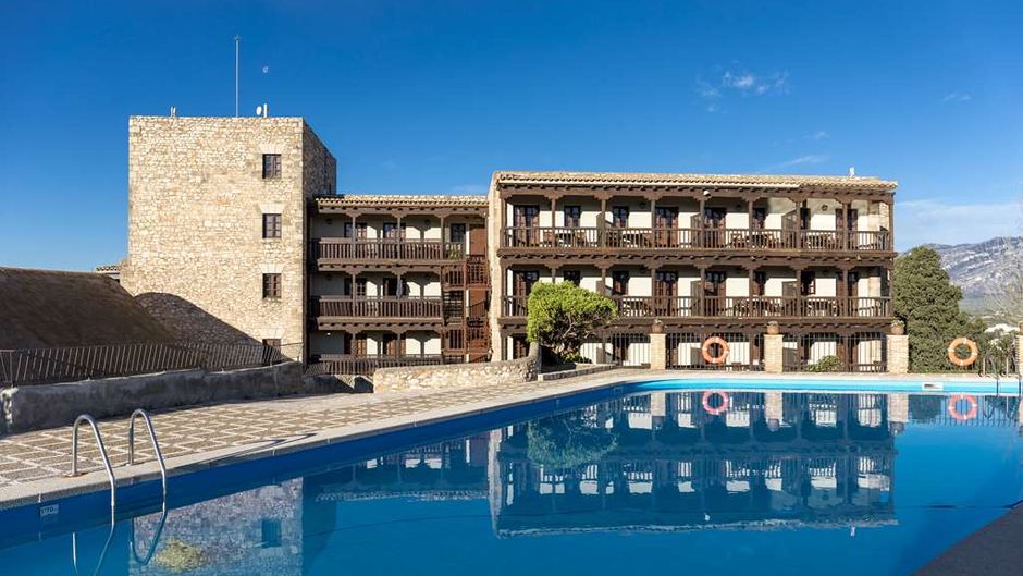 Parador de Tortosa Pool