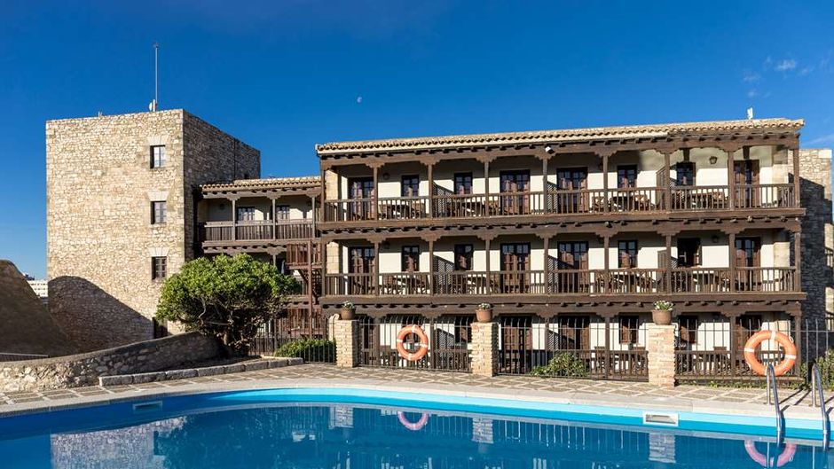 Parador de Tortosa Pool