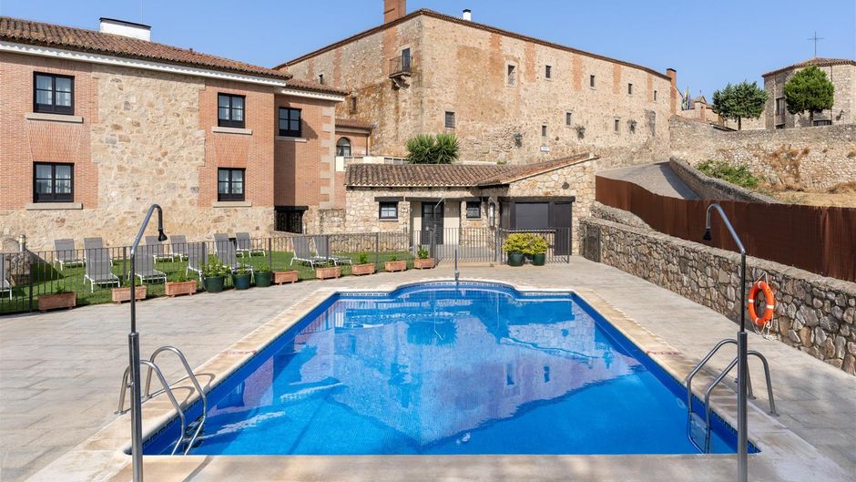 Parador de Trujillo Pool