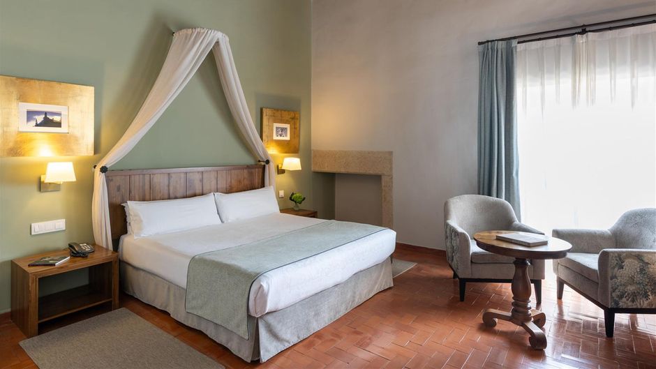Parador de Trujillo Room
