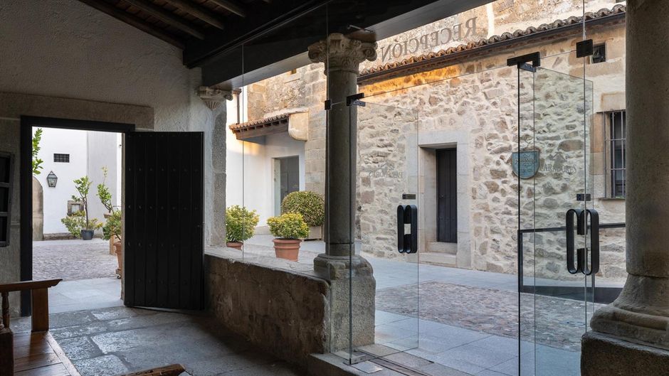 Parador de Trujillo Lobby