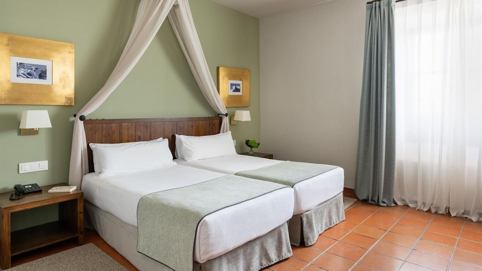 Parador de Trujillo Room