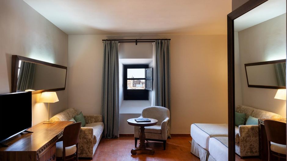 Parador de Trujillo Room
