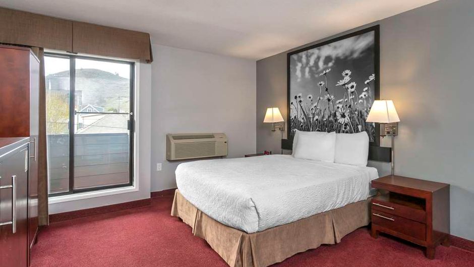 Quality Inn & Suites Vernon Suite