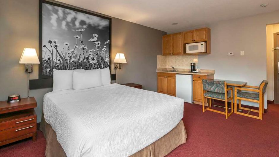 Quality Inn & Suites Vernon Suite