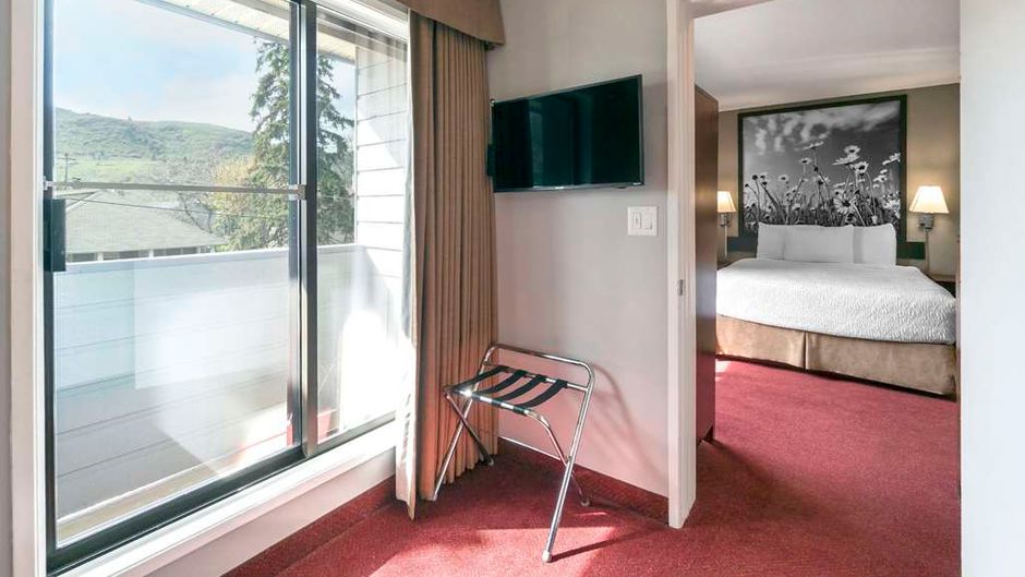 Quality Inn & Suites Vernon Suite