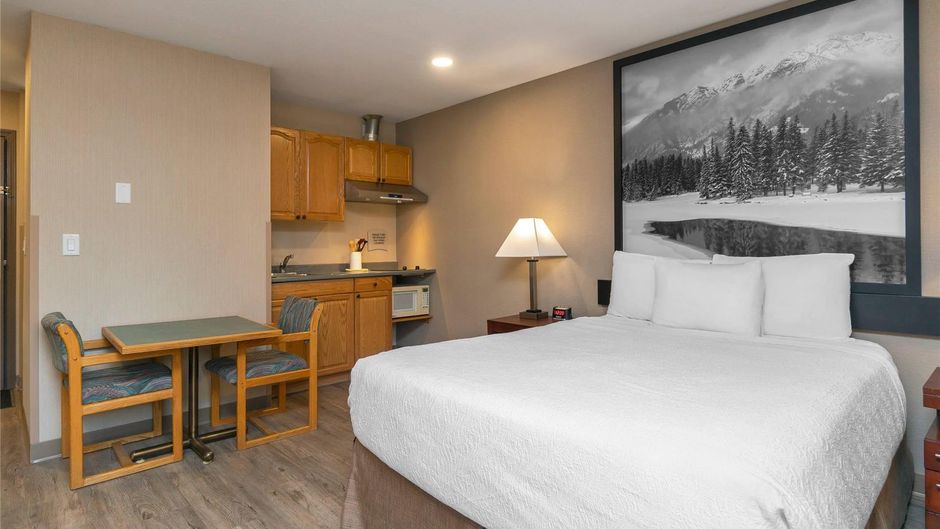 Quality Inn & Suites Vernon Room