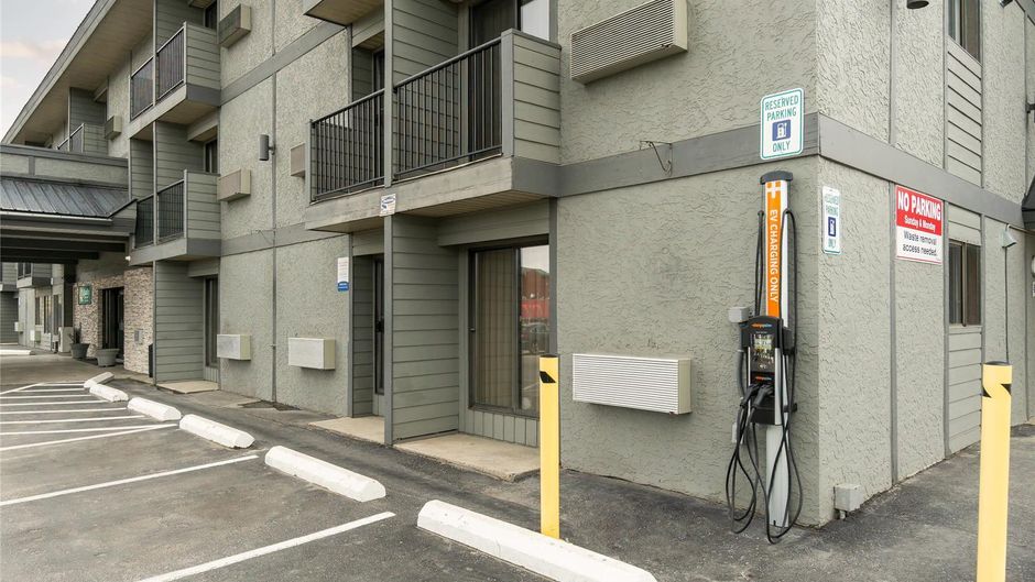 Quality Inn & Suites Vernon Exterior