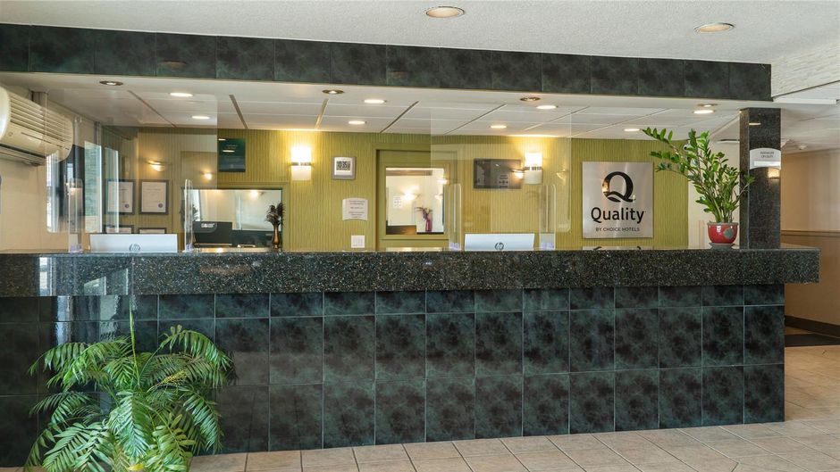Quality Inn & Suites Vernon Lobby