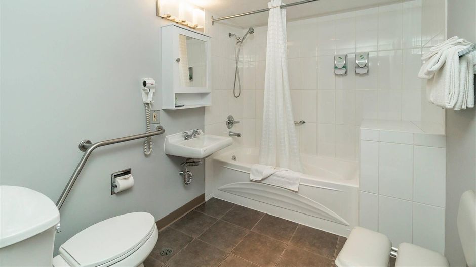 Quality Inn & Suites Vernon Room