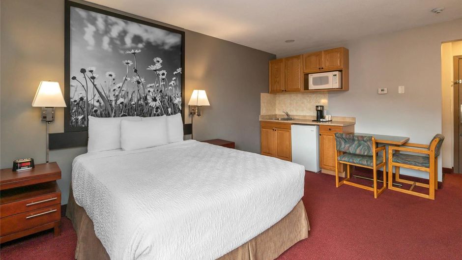 Quality Inn & Suites Vernon Suite