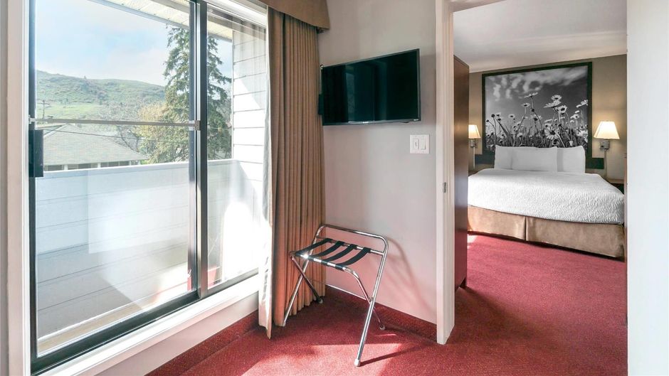 Quality Inn & Suites Vernon Suite