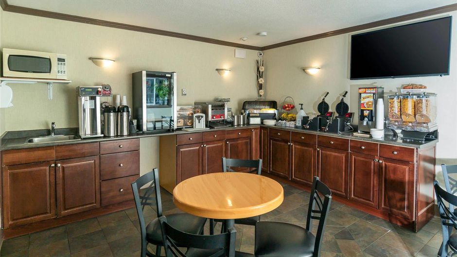 Quality Inn & Suites Vernon Restaurant