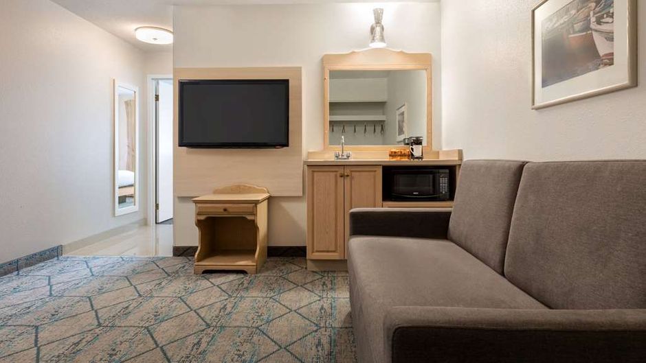 Ramada by Wyndham Miramichi NB Suite