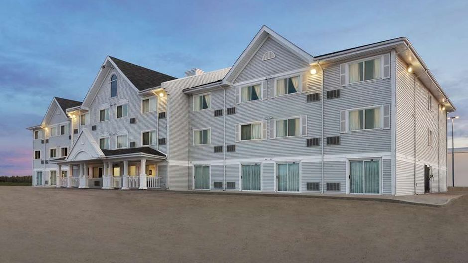 Ramada by Wyndham Miramichi NB Exterior