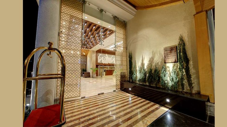 Best Western Plus Revanta Lobby