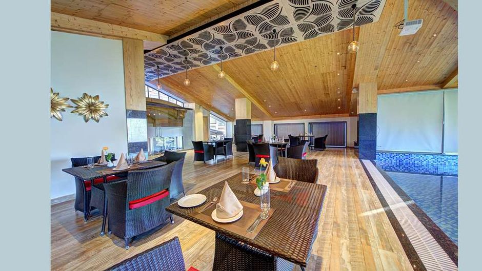 Best Western Plus Revanta Pool