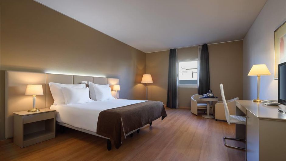 Tryp Porto Centro Room