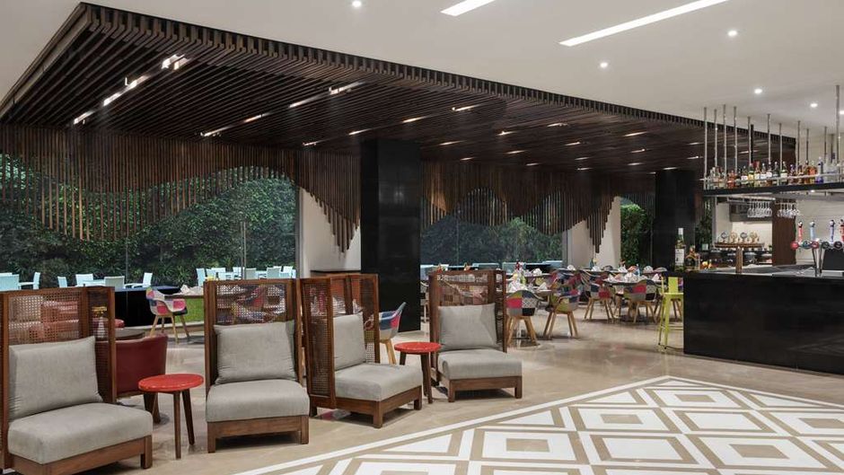 Golden Tulip Gurgaon - Sector 29 Lobby