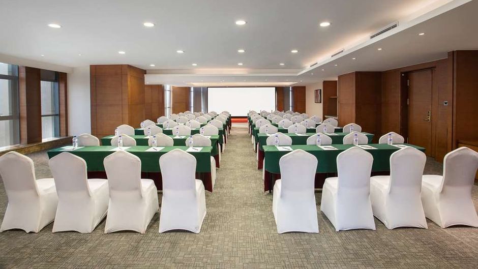 Days Hotel by Wyndham Railway Station Meeting
