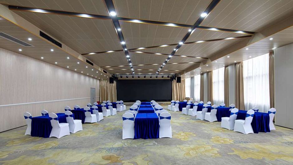 Microtel by Wyndham Miluo Downtown Hotel Meeting