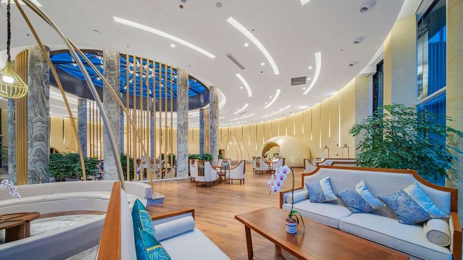 Howard Johnson Lake Serenity Hotel Lobby