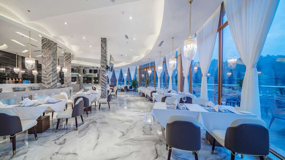 Howard Johnson Lake Serenity Hotel Restaurant