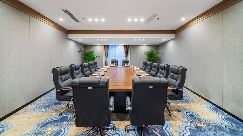 Howard Johnson Lake Serenity Hotel Meeting
