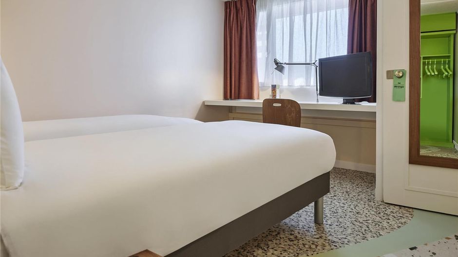 Greet Versailles-Voisins Le Bretonneux Room