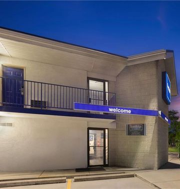 Travelodge by Wyndham Madison Heights