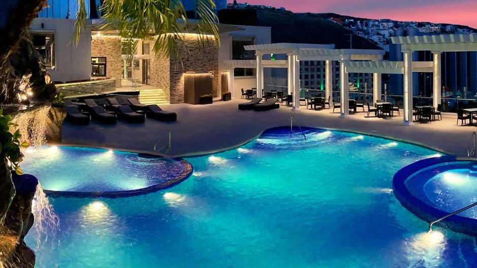 Safi Royal Luxury Metropolitan Pool