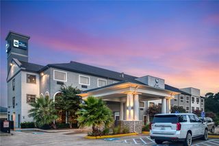 Best Western Champions Forest Inn&Suites