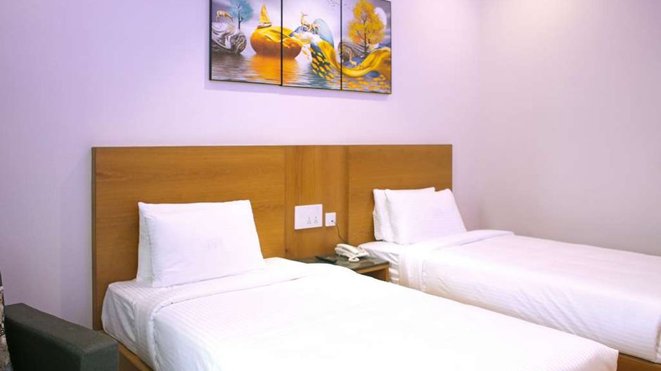 Comfort Inn Kaikaluru Room