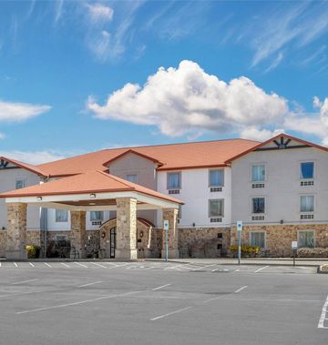 Quality Inn and Suites Monterey I-40