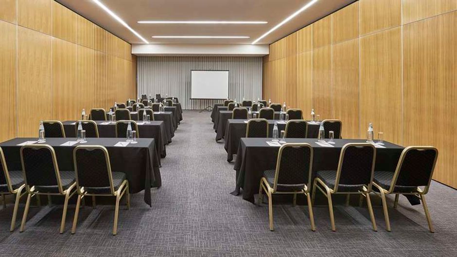 NH Coimbra Dona Ines Meeting