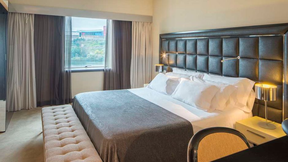 NH Coimbra Dona Ines Room