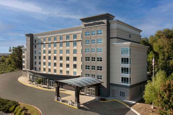 DoubleTree by Hilton Hamilton Place